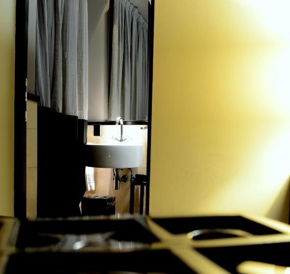 Comfort Room, Charming House Dd724