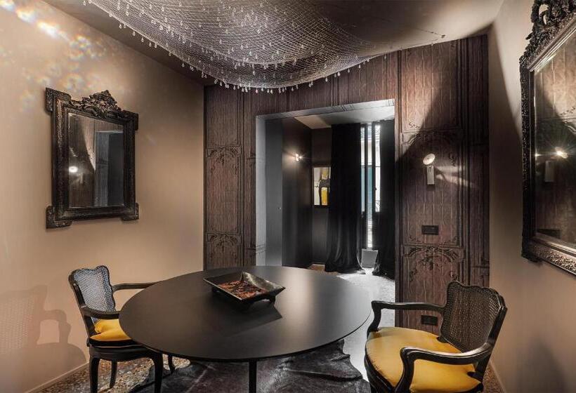 Suite, Charming House Dd724