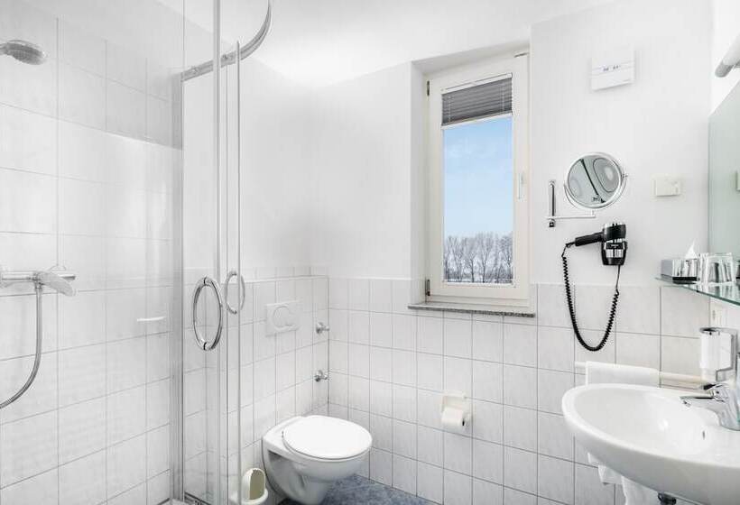 חדר סטנדרט לשלושה, Classic