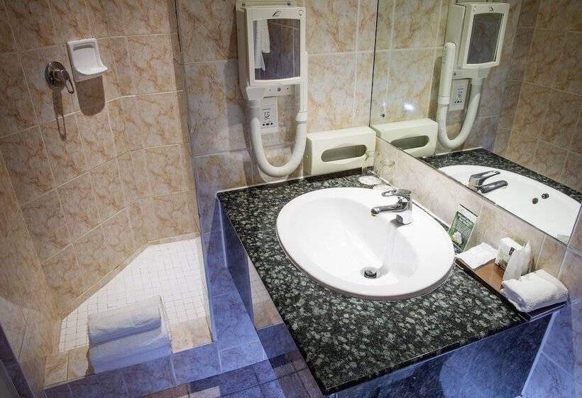 스위트, Premier Hotel Regent