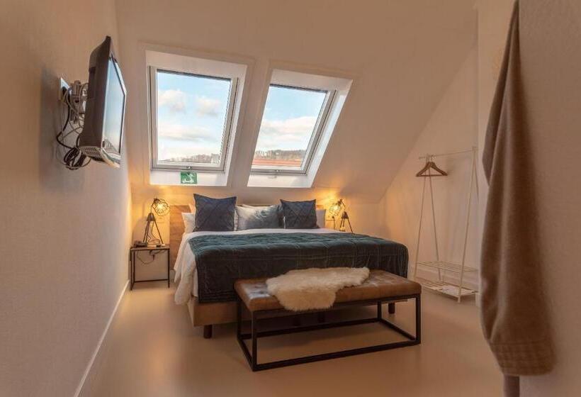 Quarto Triplo Deluxe, Princess Self Check In