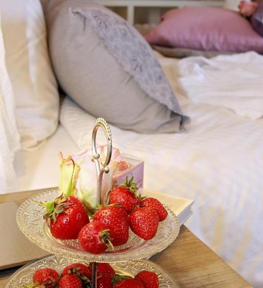 Suite Familiar, Princess Self Check In