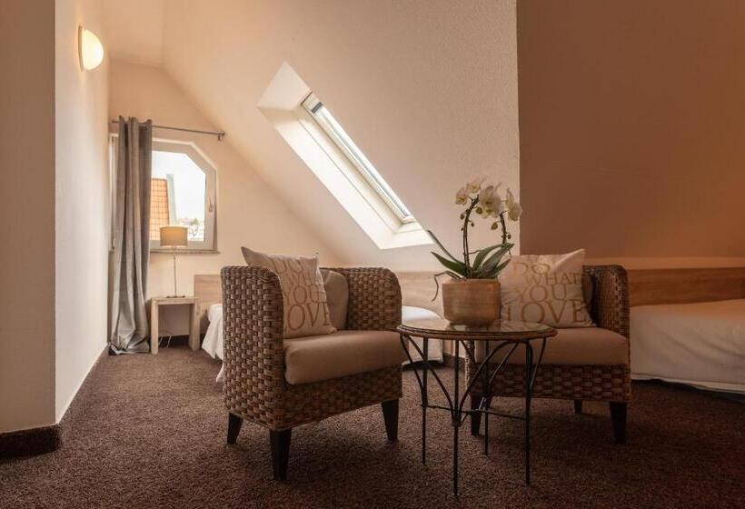 Suite Familiar, Princess Self Check In