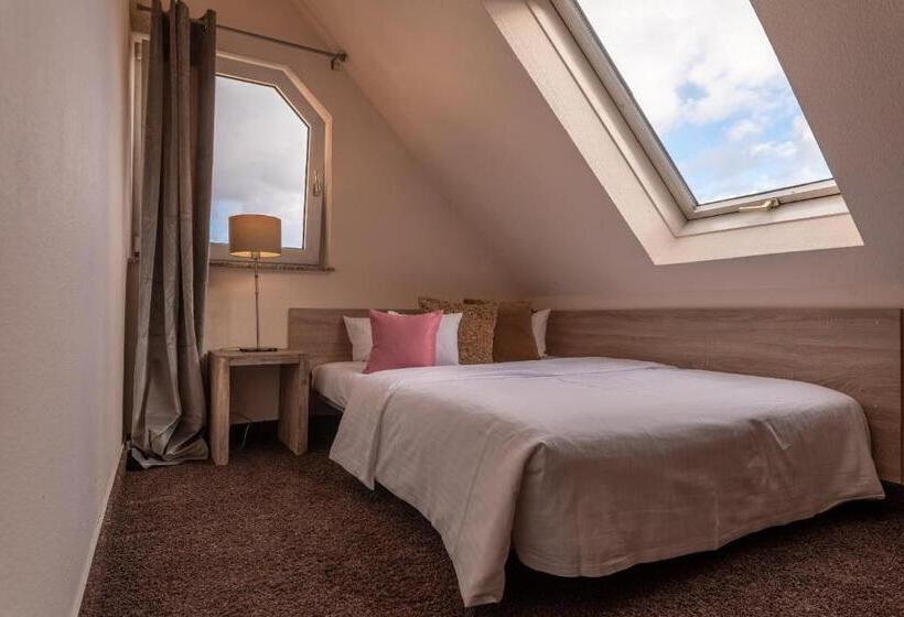 Suite Familiar, Princess Self Check In