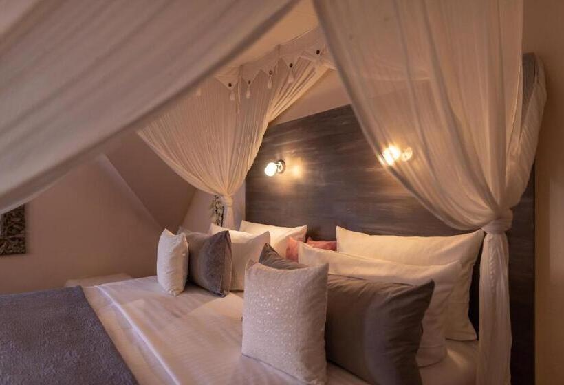 Suite Familiar, Princess Self Check In