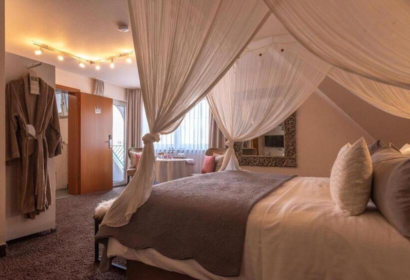 Suite Familiar, Princess Self Check In