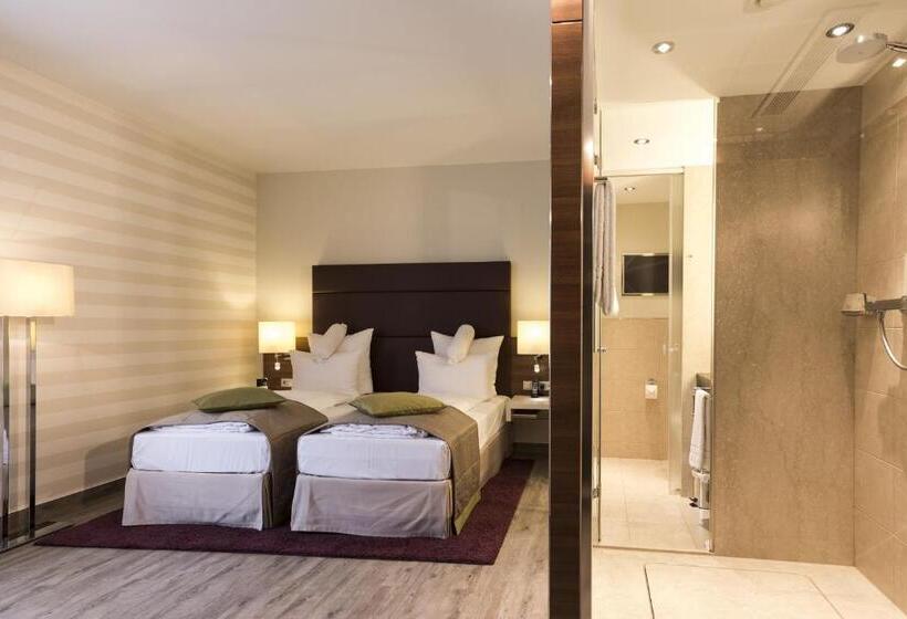 豪华房间, René Bohn