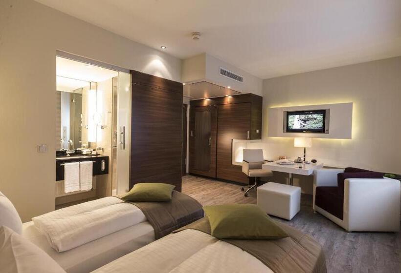 豪华房间, René Bohn