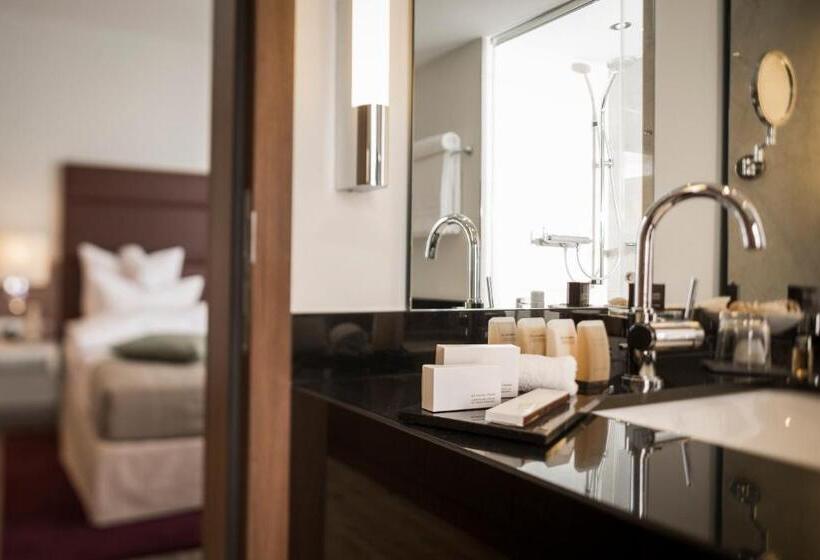 行政套房, René Bohn