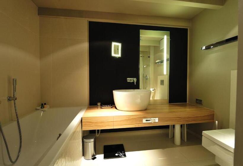 Полулюкс, Stage 47