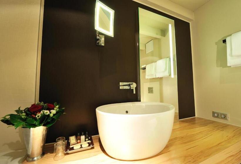 Полулюкс, Stage 47