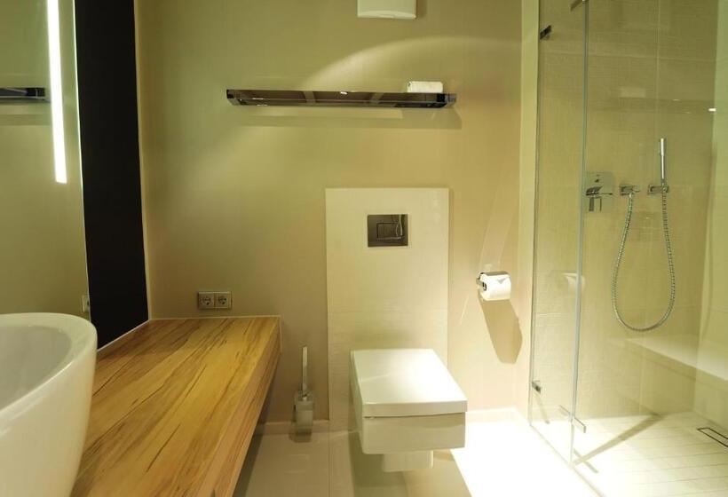 Полулюкс, Stage 47