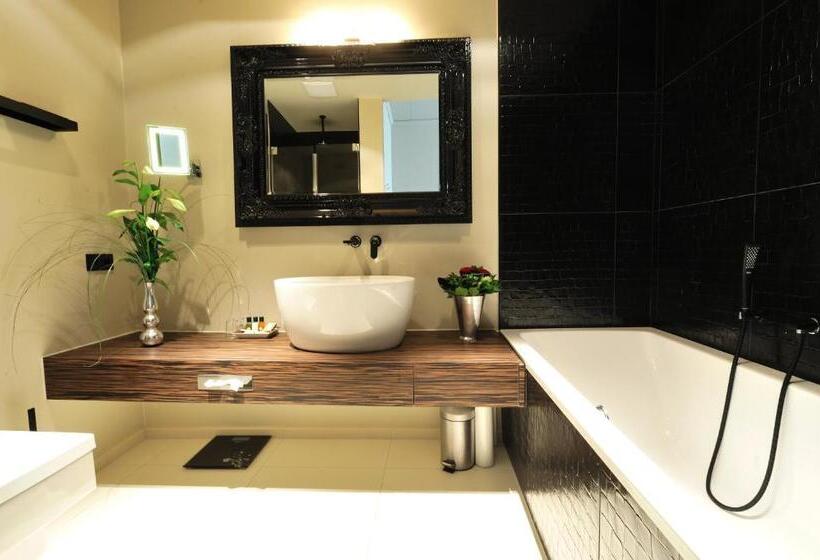 Полулюкс, Stage 47