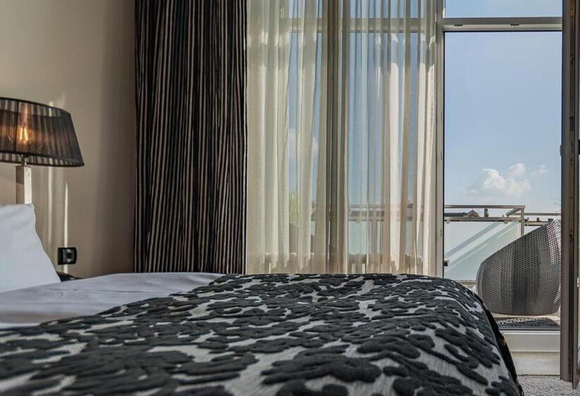 Номер Superior, Stage 47