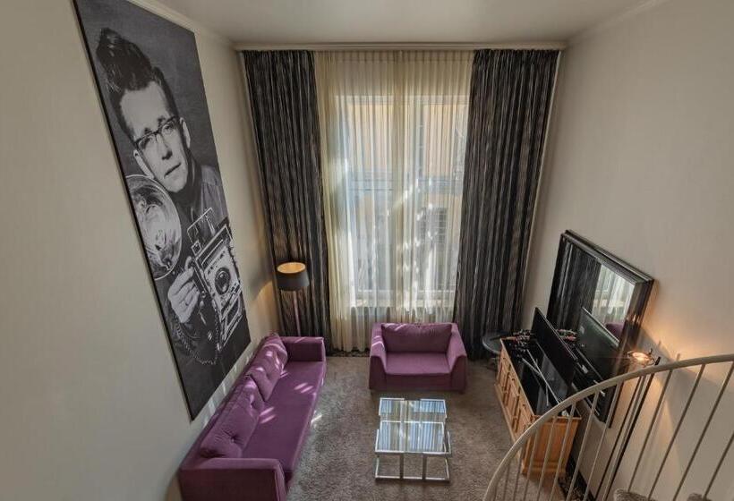 Полулюкс, Stage 47