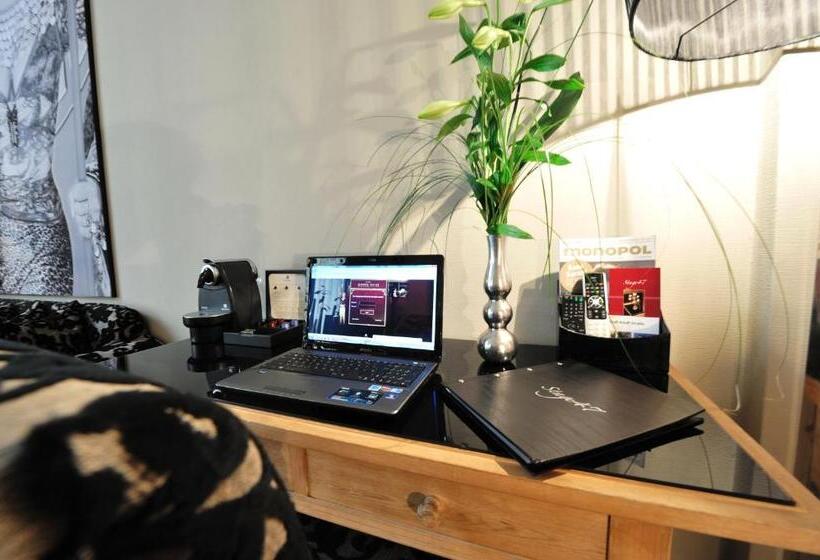 Полулюкс, Stage 47