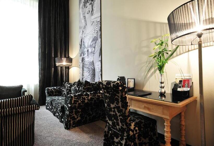 Полулюкс, Stage 47