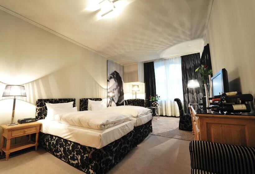 Номер Deluxe, Stage 47