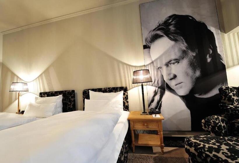 Номер Deluxe, Stage 47