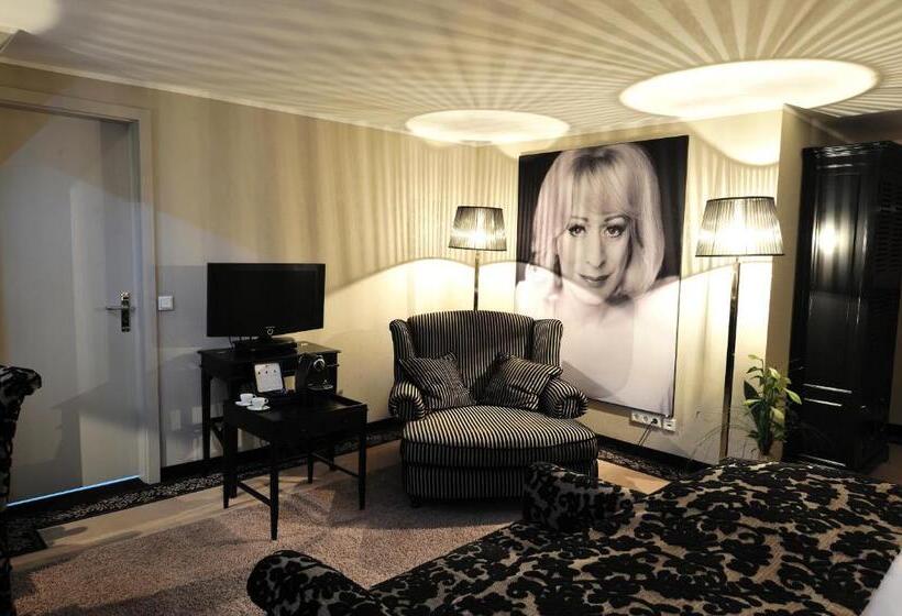 Номер Executive, Stage 47