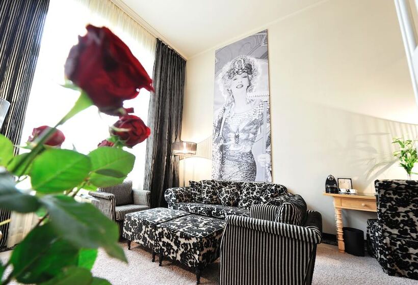 Полулюкс, Stage 47