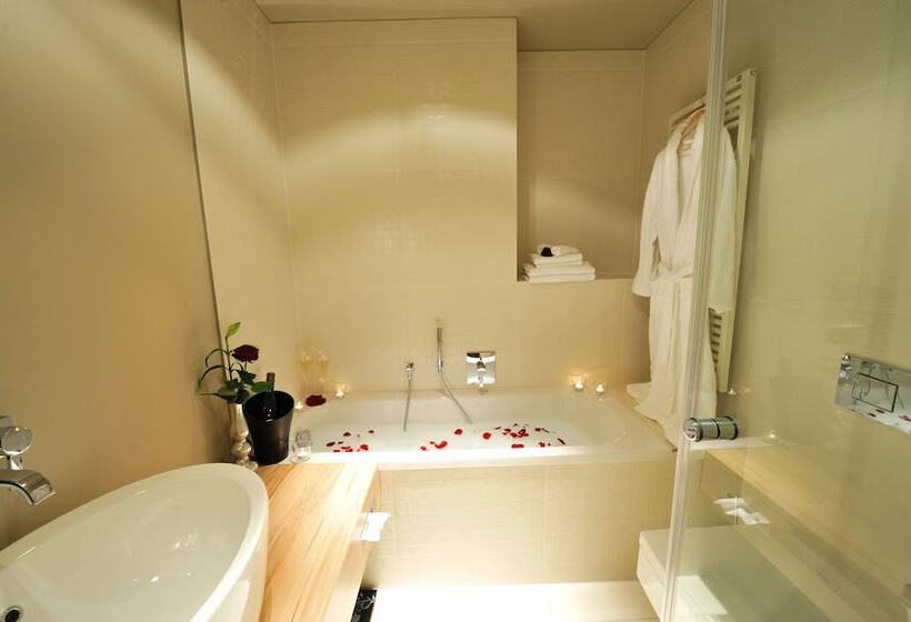 Номер Executive, Stage 47