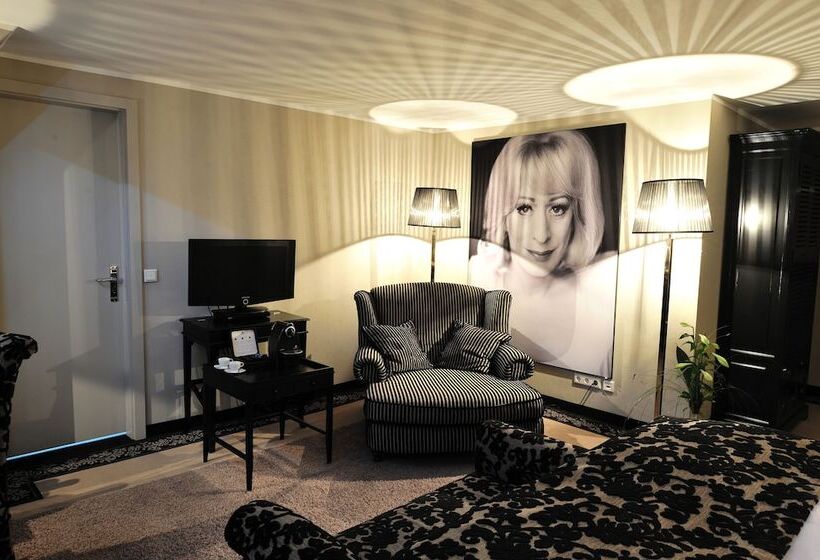 Номер Executive, Stage 47