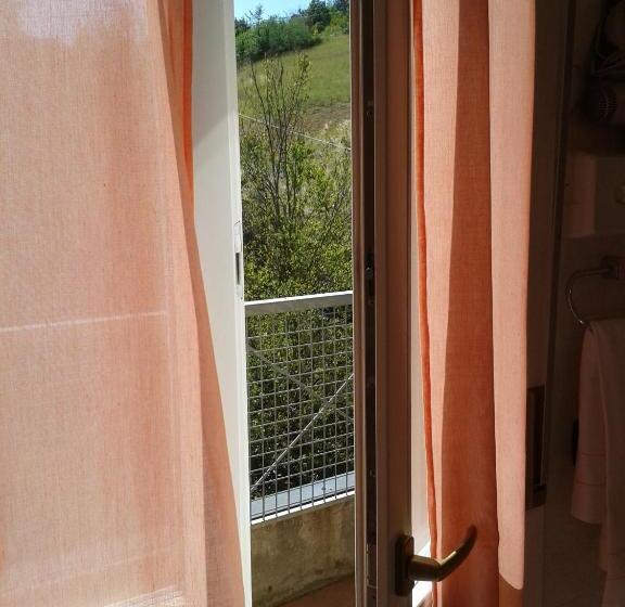 חדר לארבעה סטנדרטי עם מרפסת, Garden Hotel Tabiano