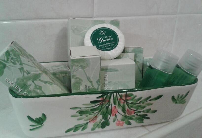 חדר לארבעה סטנדרטי עם מרפסת, Garden Hotel Tabiano