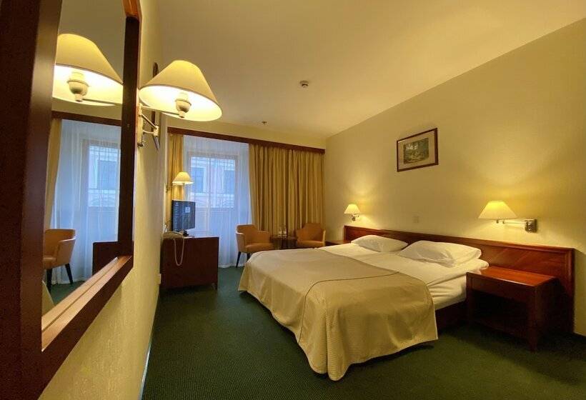 غرفة سوبيريور, Ambassador