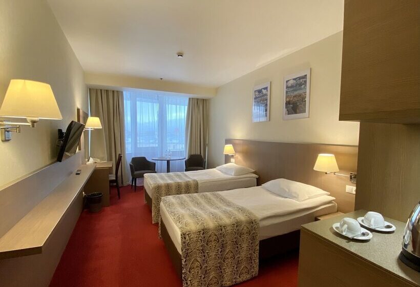 غرفة سوبيريور, Ambassador