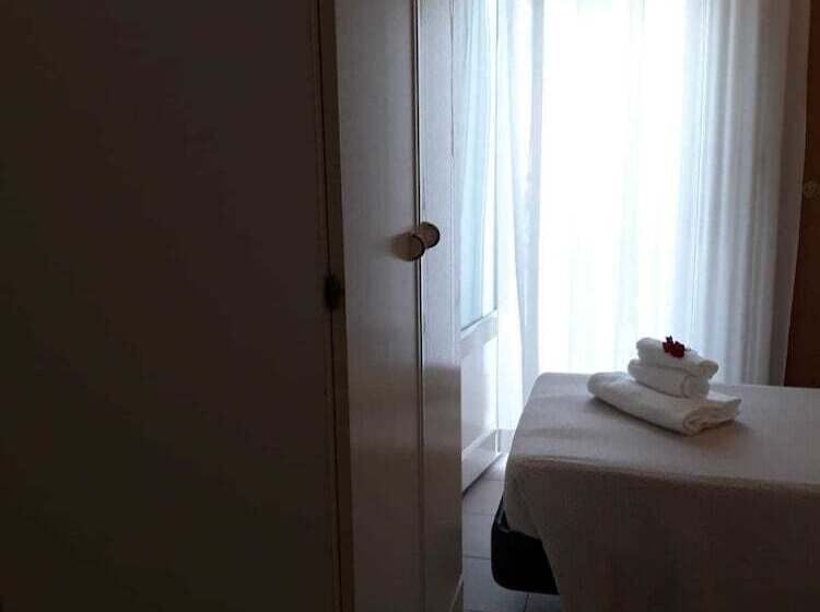 اتاق استاندارد یک نفره, Atrium