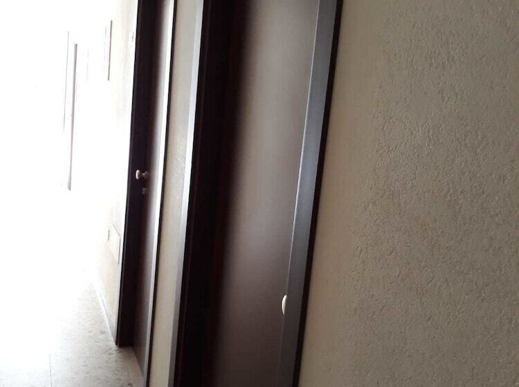 اتاق اکونومی, Atrium