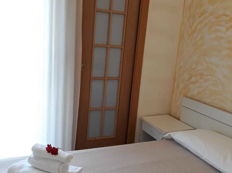 اتاق اکونومی, Atrium