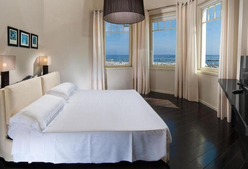 海景套房, Carducci 76