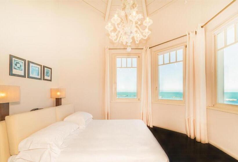 海景套房, Carducci 76