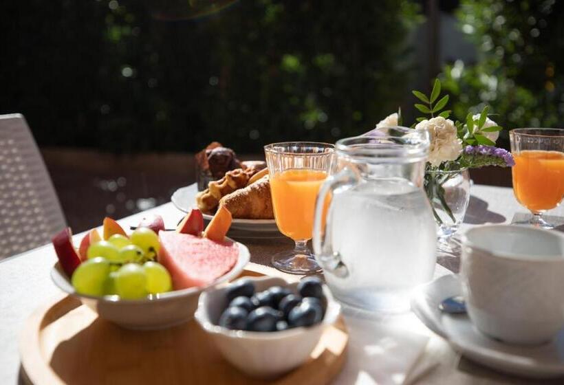 غرفة قياسية, Daniel