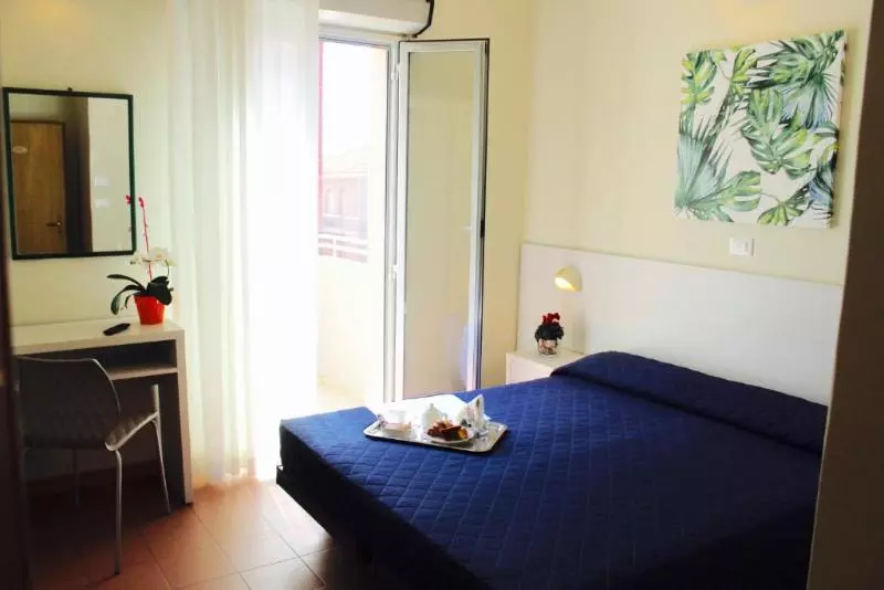 اتاق استاندارد سه نفره, Fedora Rimini