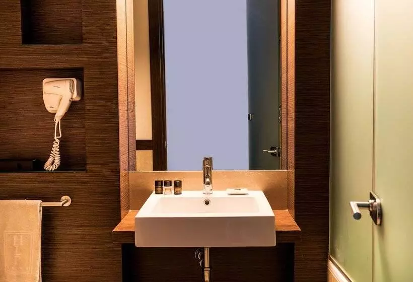 اتاق اجرایی سه نفره, Litta Palace Milano