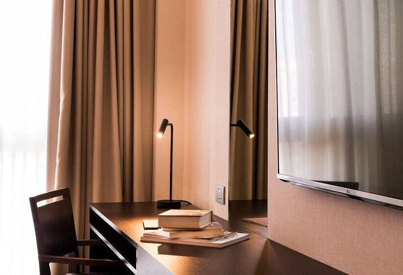 غرفة إدارية ثلاثية, Litta Palace Milano