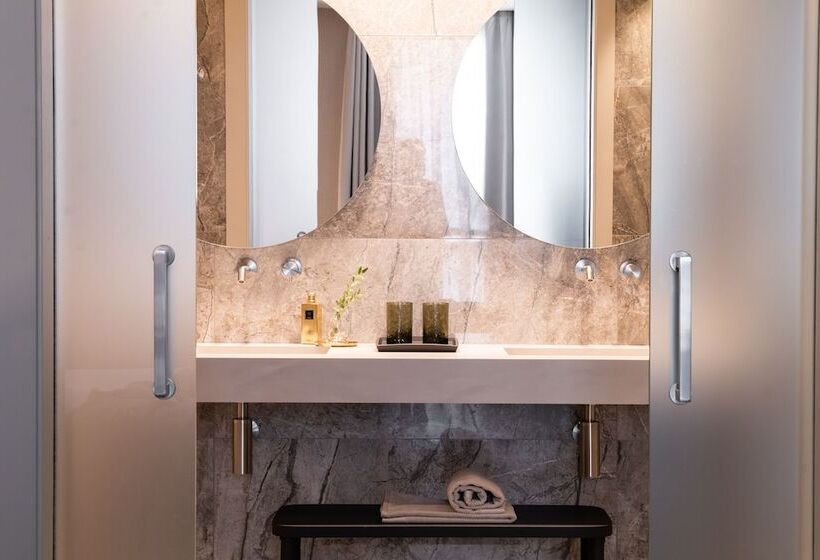 جناح مزود بجاكوزى, Litta Palace Milano