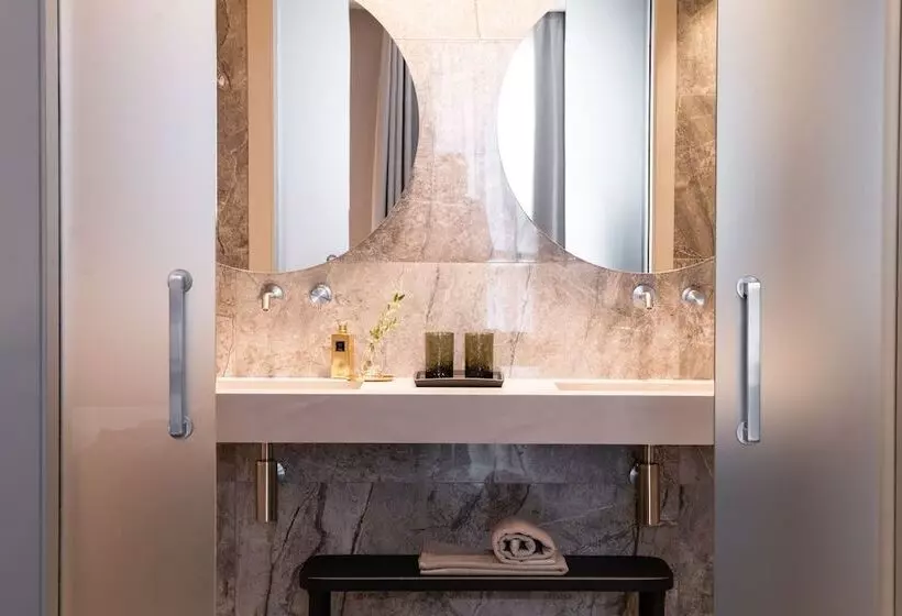 سوئیت با وان آب گرم, Litta Palace Milano