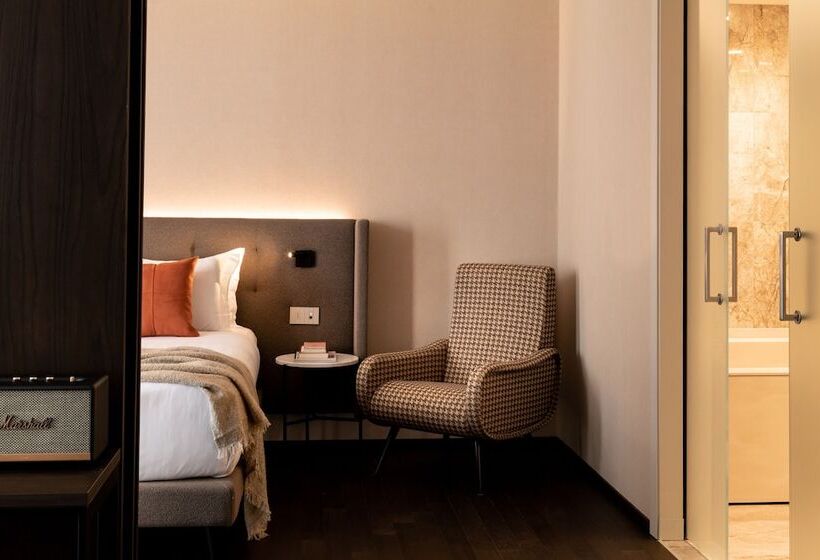 جناح مزود بجاكوزى, Litta Palace Milano