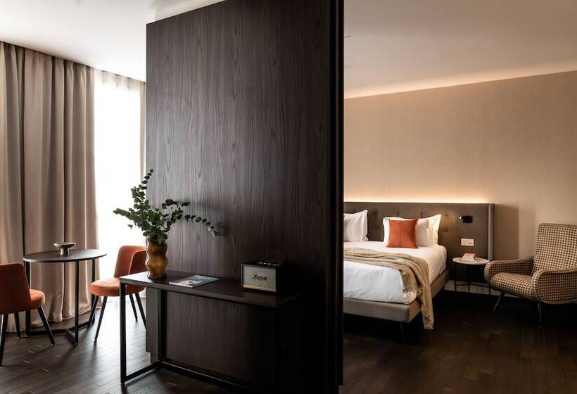 جناح مزود بجاكوزى, Litta Palace Milano