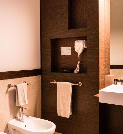 غرفة إدارية ثلاثية, Litta Palace Milano