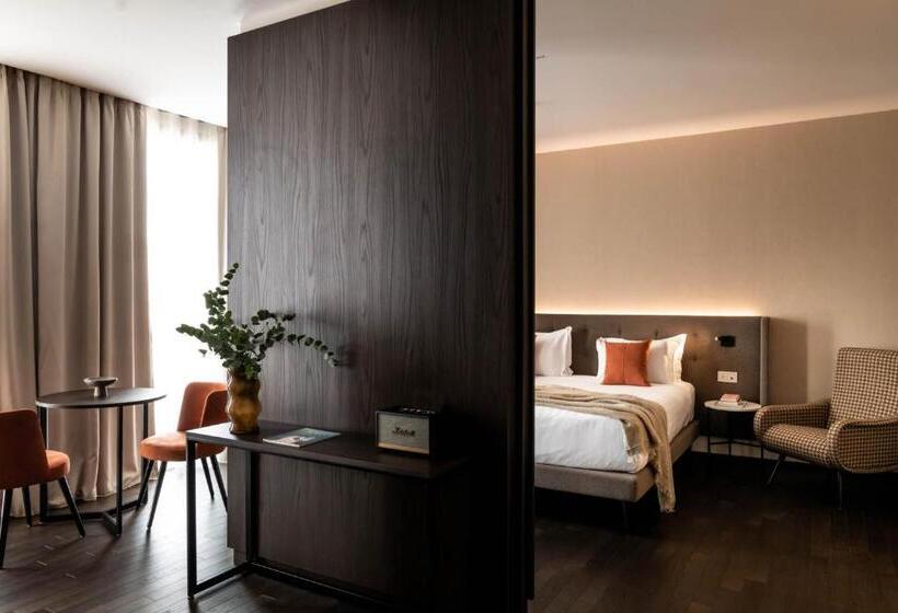 جناح مزود بجاكوزى, Litta Palace Milano