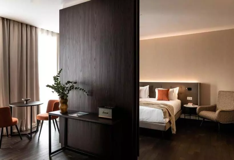 سوئیت با وان آب گرم, Litta Palace Milano