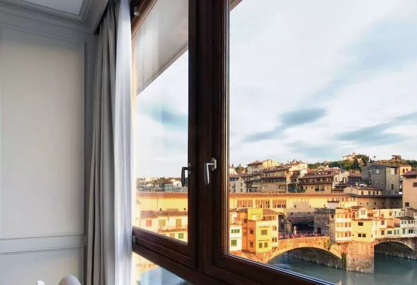 سوییت پرستیژ, Portrait Firenze  Lungarno Collection