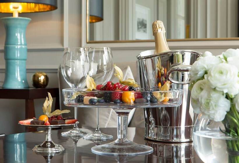 سوئیت با چشم‌انداز رودخانه, Portrait Firenze  Lungarno Collection