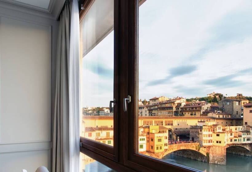 سوئیت با چشم‌انداز رودخانه, Portrait Firenze  Lungarno Collection